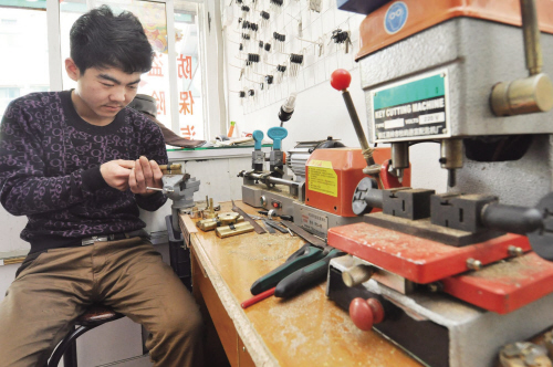 安龙6个3开锁开锁店为啥“牛号”频现 听开锁师傅讲什么锁最防盗